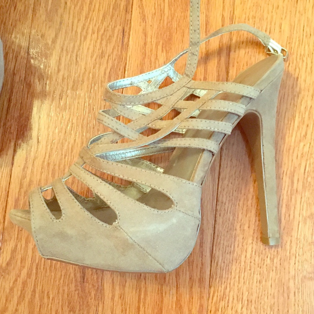 Charlotte Russe size 7 tan heels